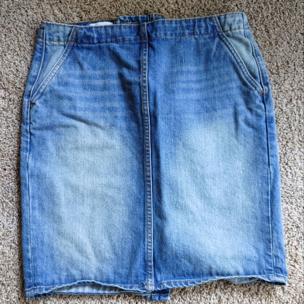 EUC Gap Denim Skirt Size 28